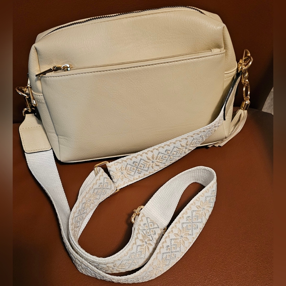 Roulens Cream Crossbody Bag with Guitar Strap EUC - Picture 5 of 16